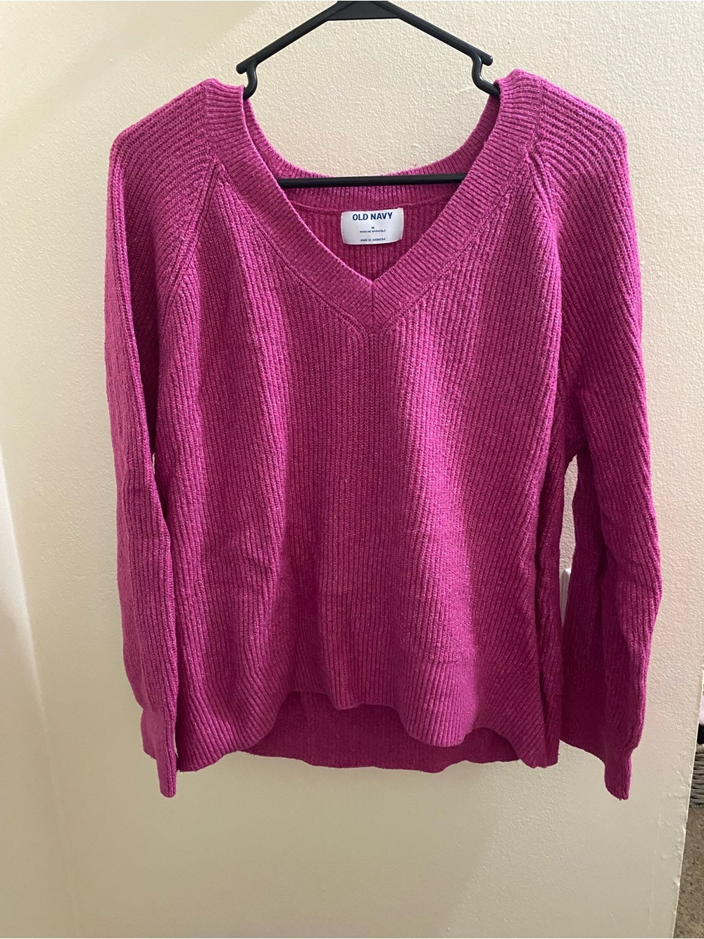 Old Navy Women's V-Neck Sweater in Pink